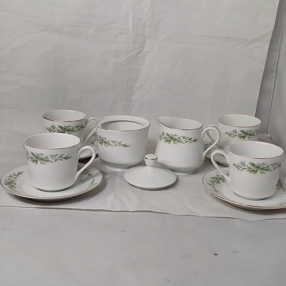CREATIVE MANOR VINTAGE TEA SET FOR.‎ 4